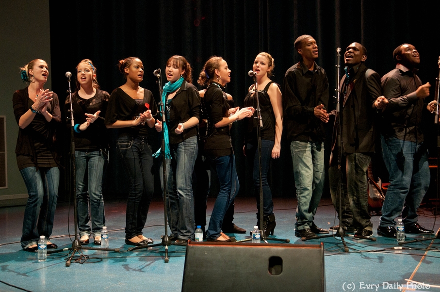 Evry Daily Photo - Telethon Evry 2010 - Concert Evry University Gospel - large - 5243930148.jpg